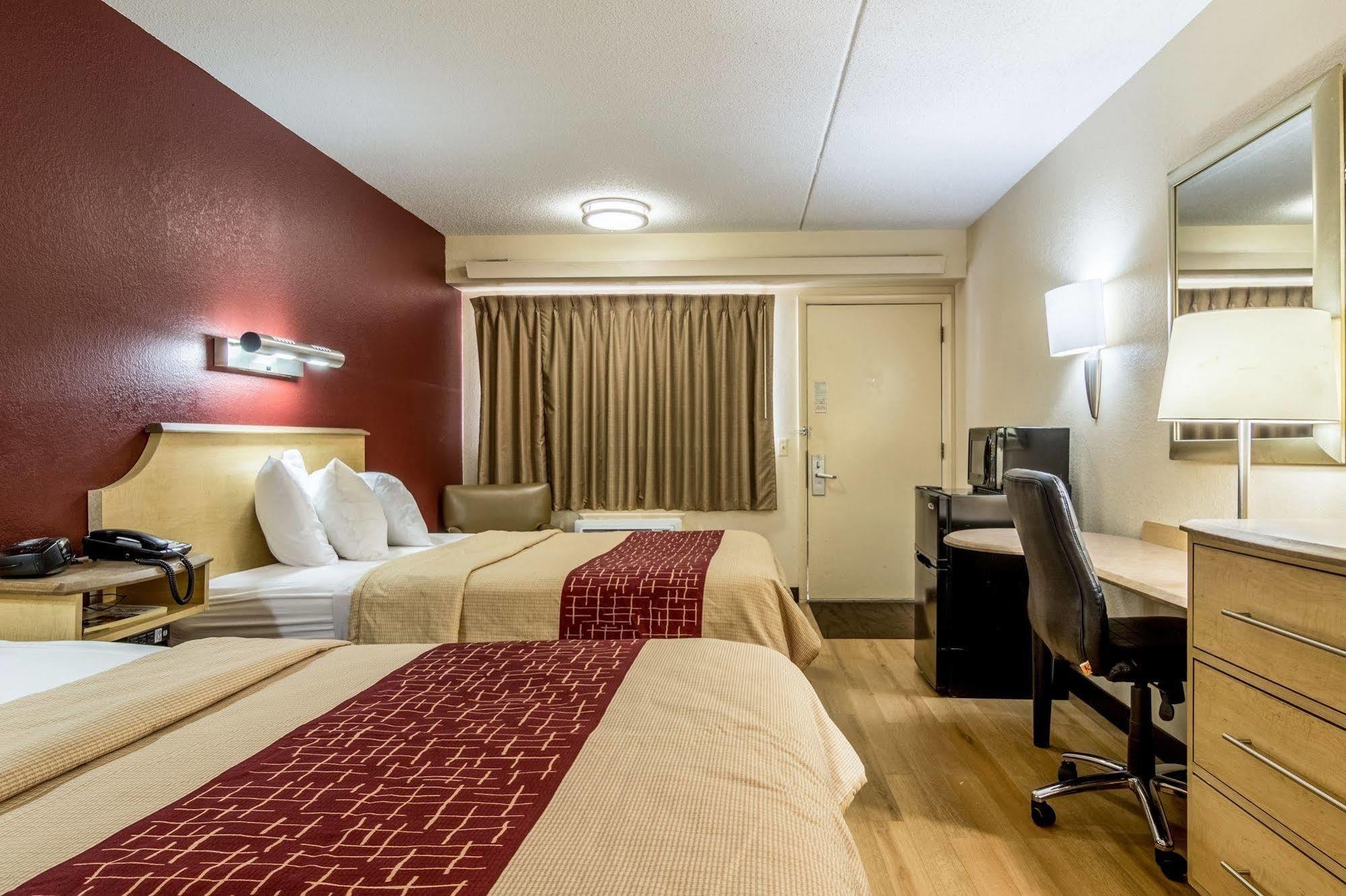 Red Roof Inn Detroit Metro Airport - Belleville Bagian luar foto